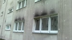 Schwarze Fassade