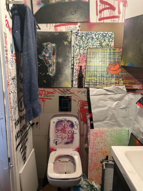 Graffiti auf Fliesen entfernen