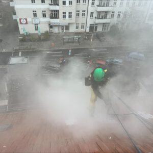 Graffitibeseitigung auf dem Dach